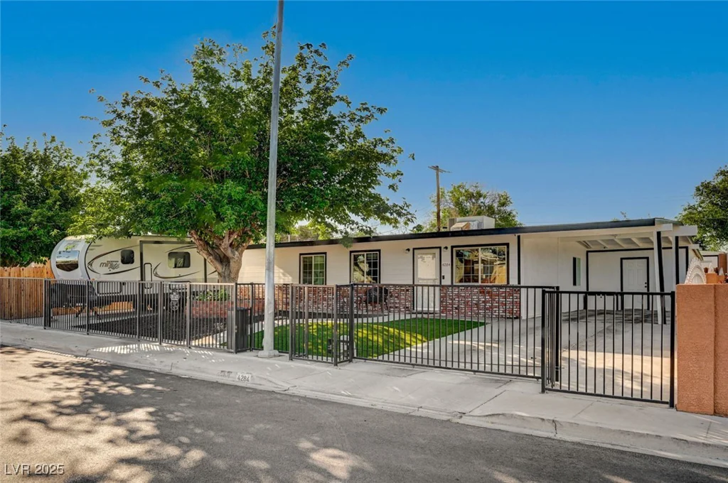 4284 Parkdale, Las Vegas, NV 89121