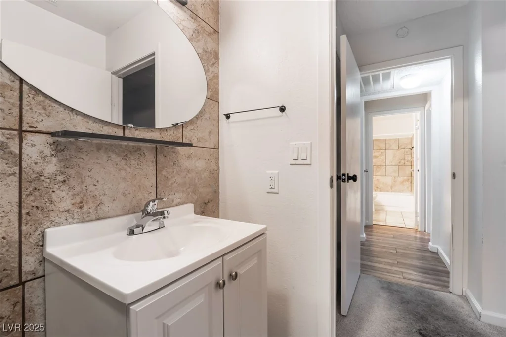 6711 Charleston, Las Vegas, NV 89146