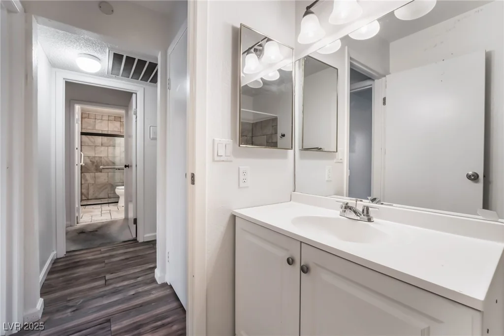 6711 Charleston, Las Vegas, NV 89146