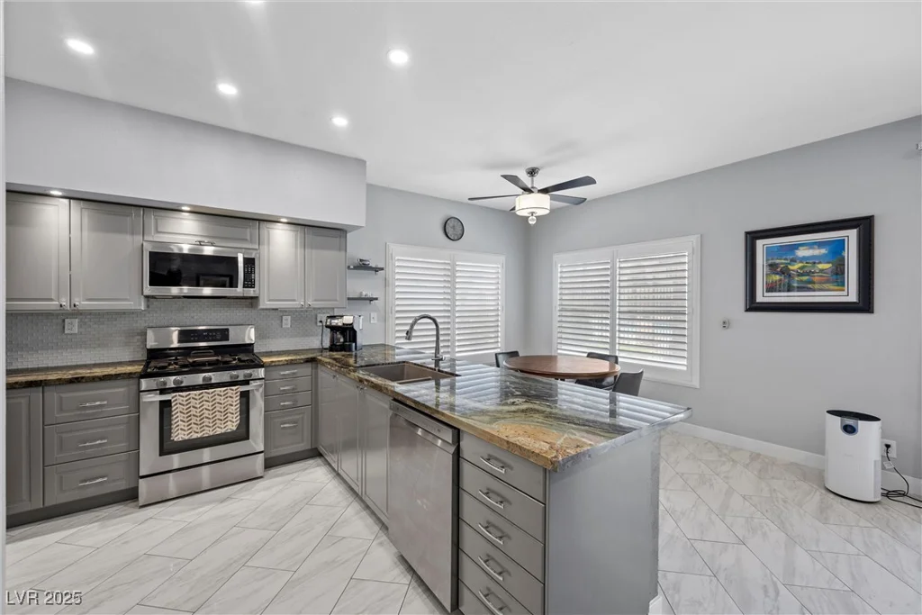 4821 Black Bear, Las Vegas, NV 89149