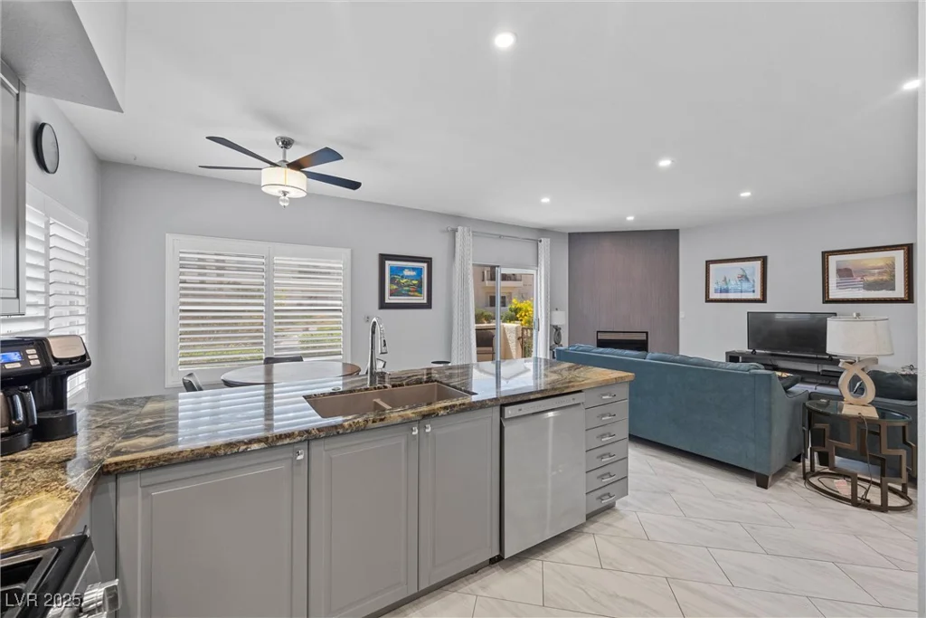 4821 Black Bear, Las Vegas, NV 89149