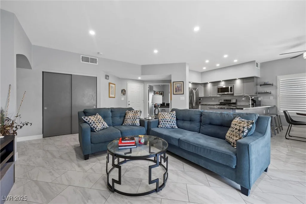 4821 Black Bear, Las Vegas, NV 89149