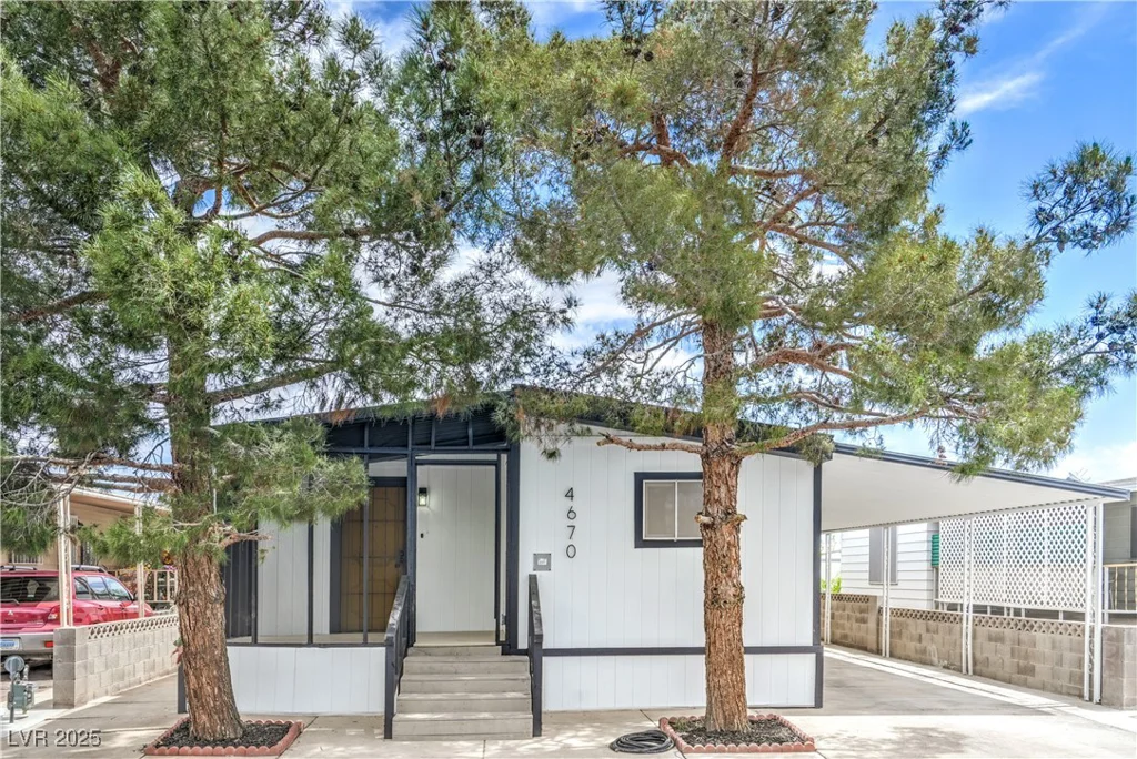 4670 Royal Ridge, Las Vegas, NV 89103