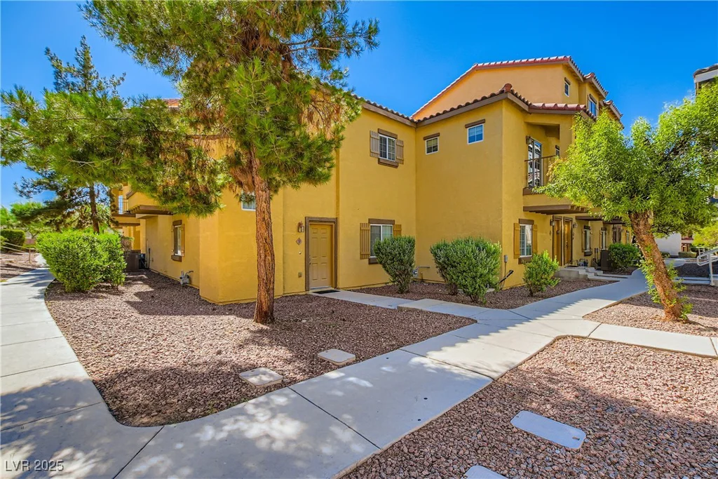 5915 Nuevo Leon, North Las Vegas, NV 89031