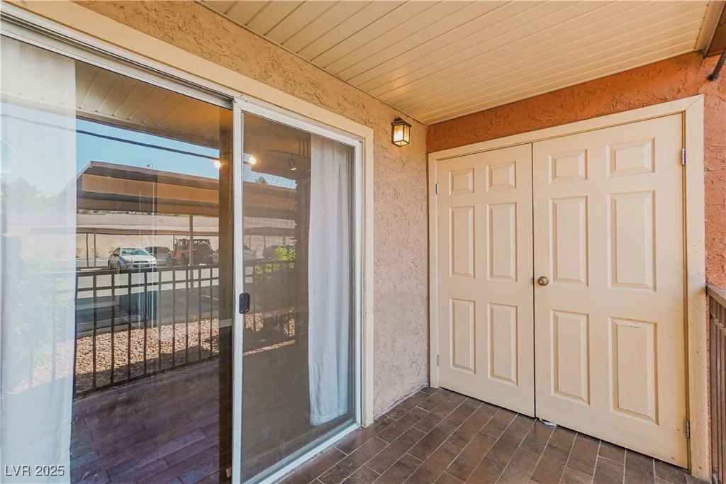 5383 Indian River, Las Vegas, NV 89103