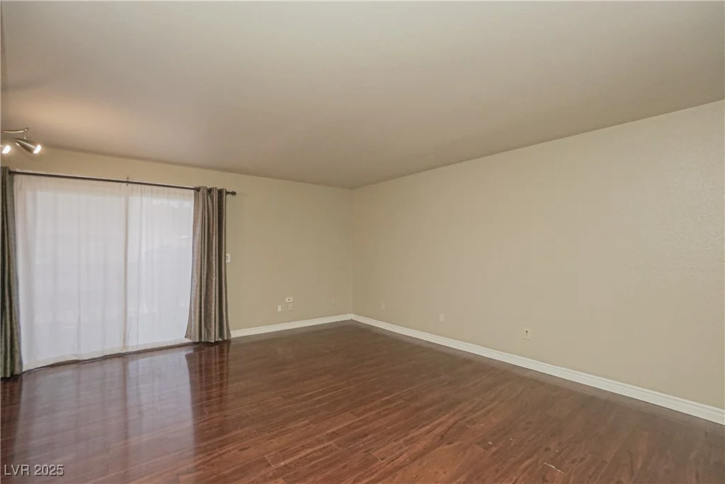 5383 Indian River, Las Vegas, NV 89103