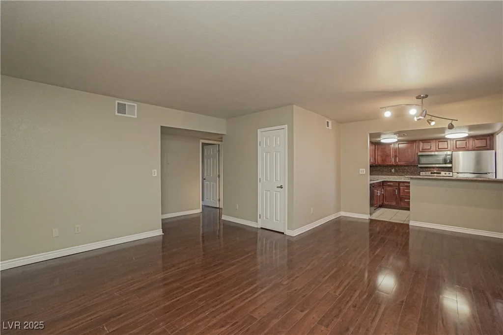 5383 Indian River, Las Vegas, NV 89103