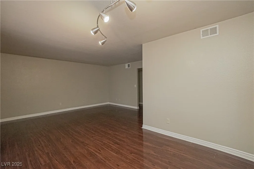 5383 Indian River, Las Vegas, NV 89103