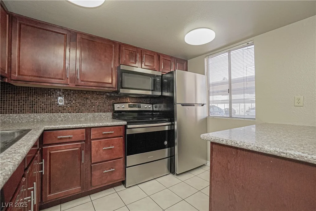 5383 Indian River, Las Vegas, NV 89103