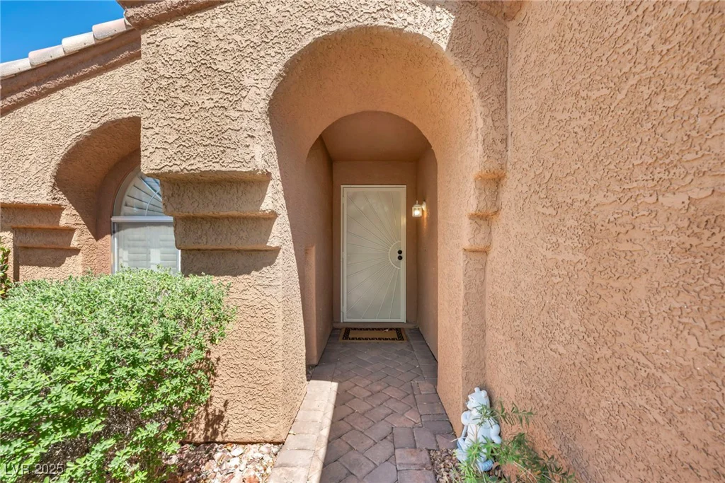 819 Arrowhead, Henderson, NV 89002
