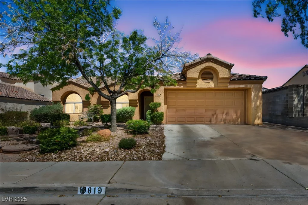 819 Arrowhead, Henderson, NV 89002