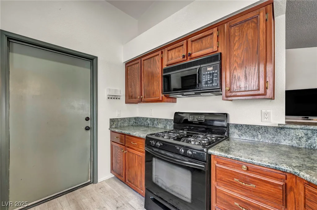819 Arrowhead, Henderson, NV 89002