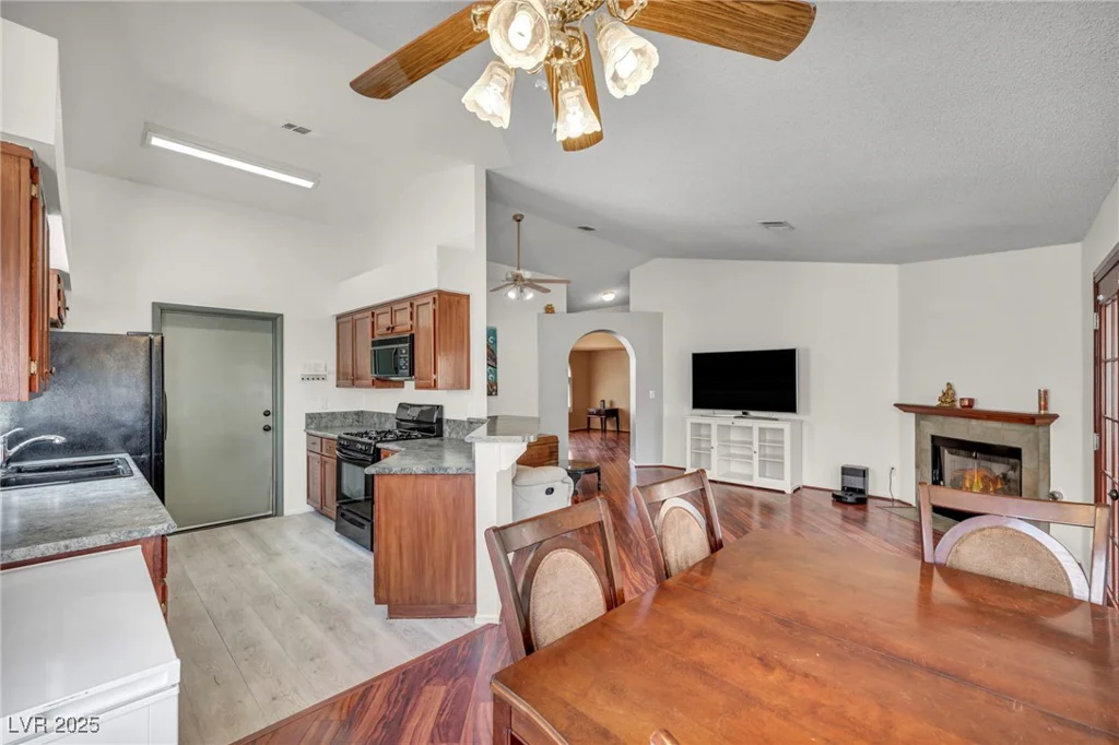 819 Arrowhead, Henderson, NV 89002