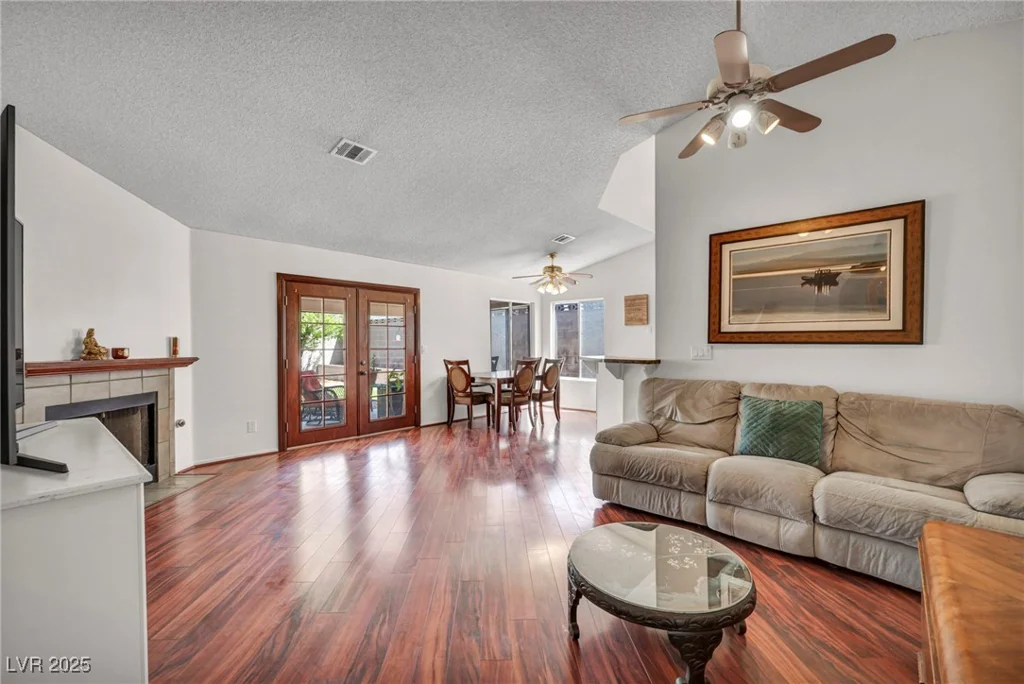819 Arrowhead, Henderson, NV 89002