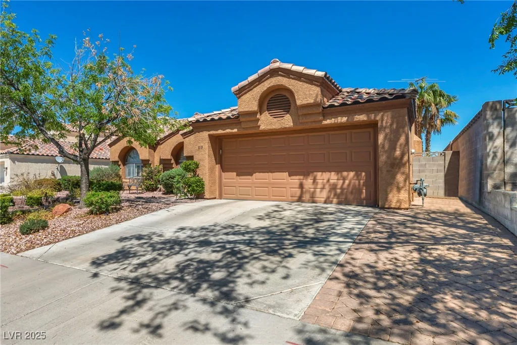 819 Arrowhead, Henderson, NV 89002