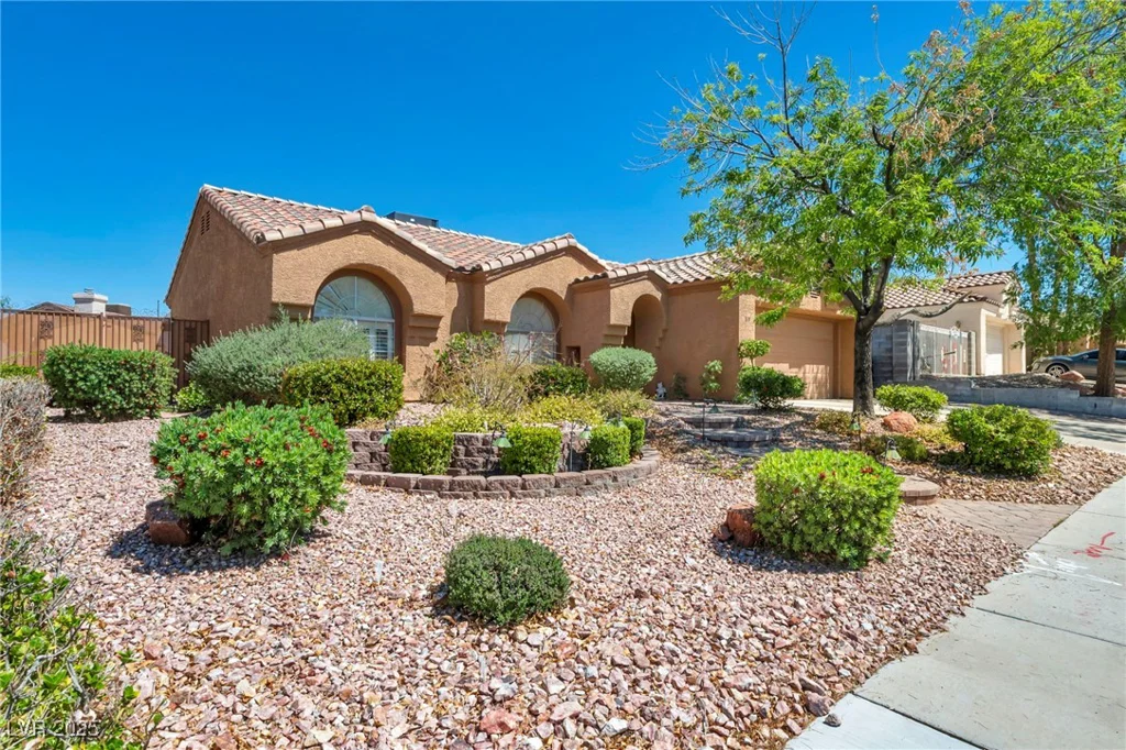 819 Arrowhead, Henderson, NV 89002