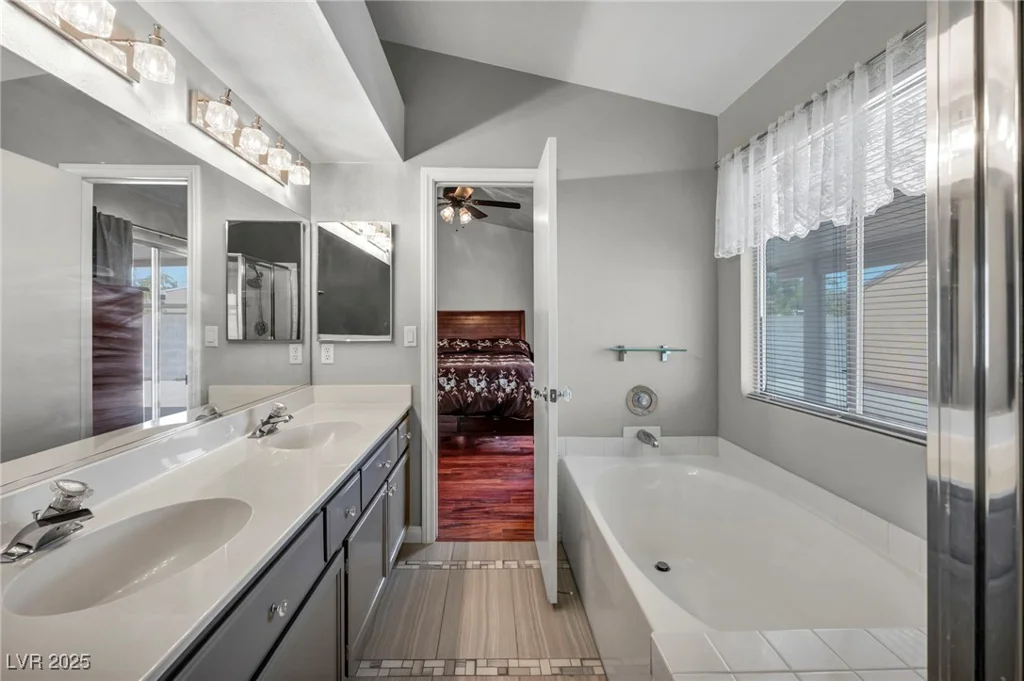 819 Arrowhead, Henderson, NV 89002
