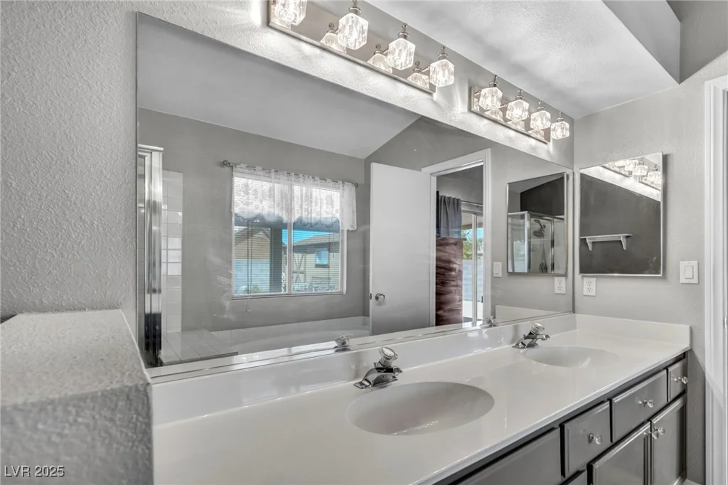 819 Arrowhead, Henderson, NV 89002