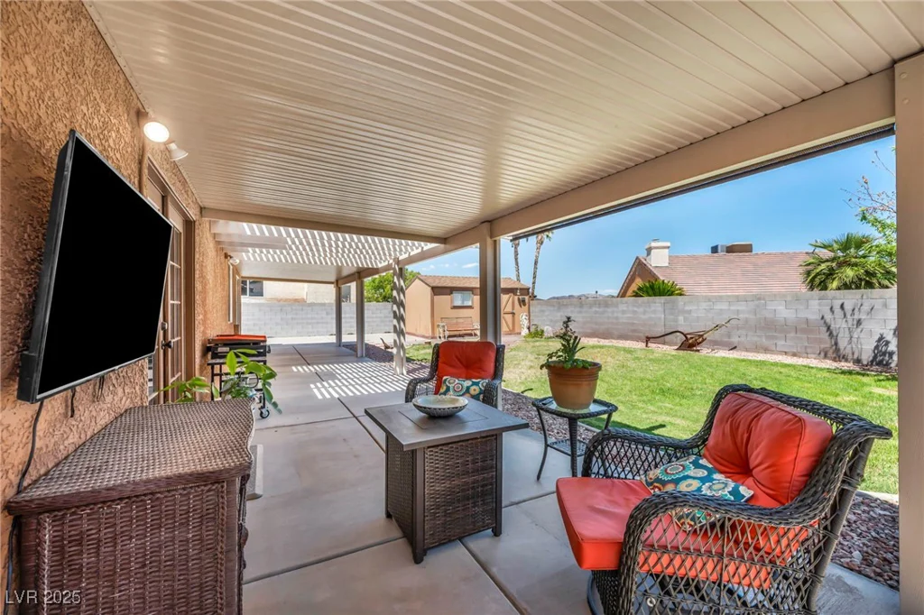 819 Arrowhead, Henderson, NV 89002