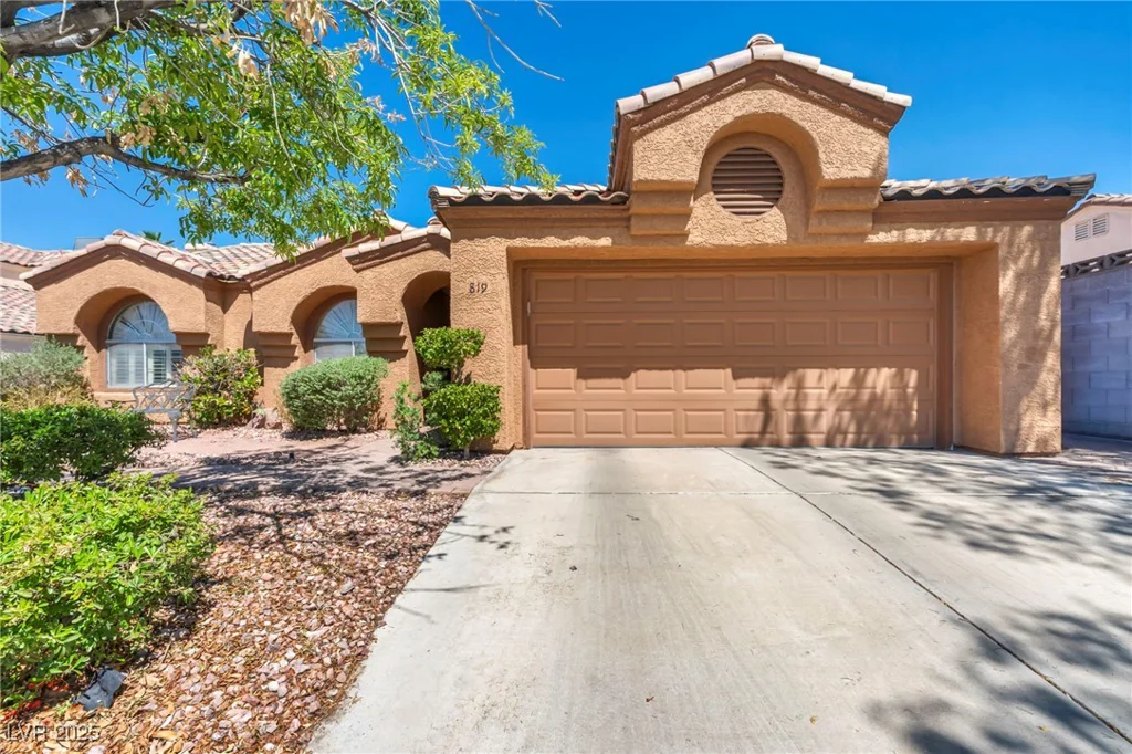 819 Arrowhead, Henderson, NV 89002
