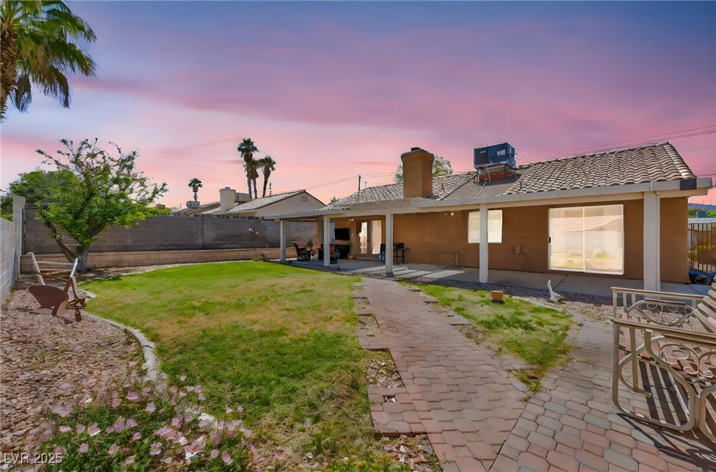 819 Arrowhead, Henderson, NV 89002