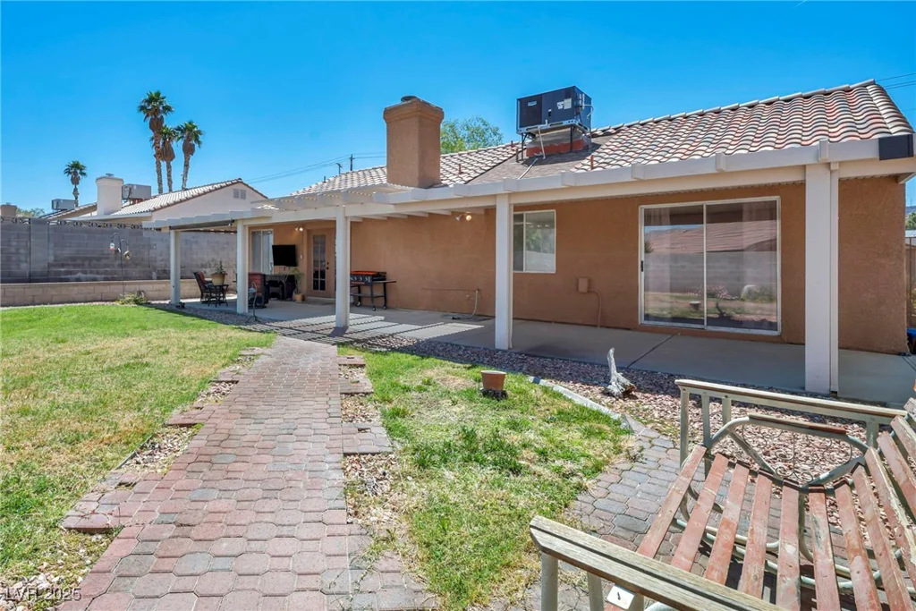819 Arrowhead, Henderson, NV 89002
