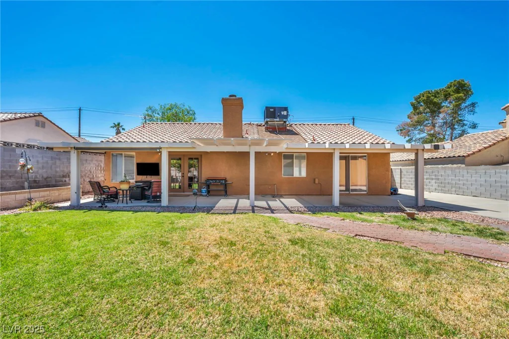 819 Arrowhead, Henderson, NV 89002