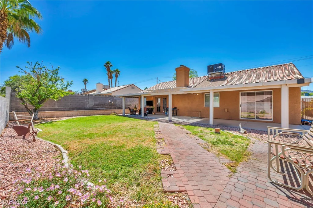 819 Arrowhead, Henderson, NV 89002