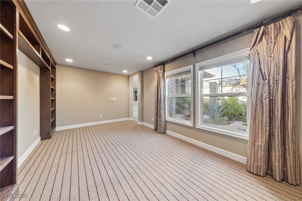 7438 Desertscape, Las Vegas, NV 89178