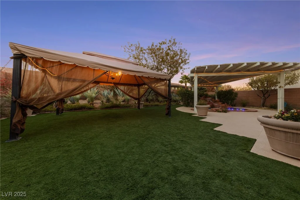 7438 Desertscape, Las Vegas, NV 89178