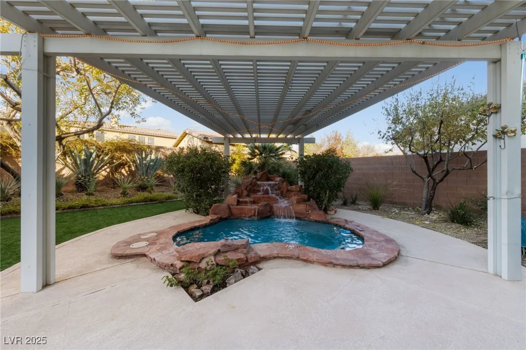 7438 Desertscape, Las Vegas, NV 89178