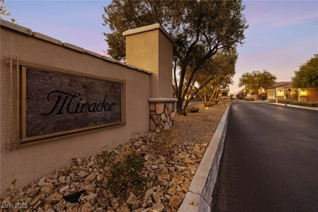 7438 Desertscape, Las Vegas, NV 89178