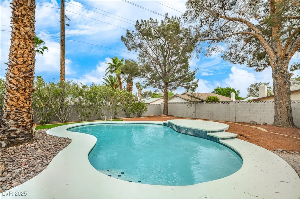5757 Charles Holden, Las Vegas, NV 89103
