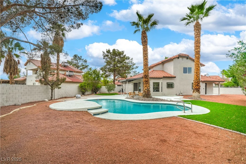 5757 Charles Holden, Las Vegas, NV 89103