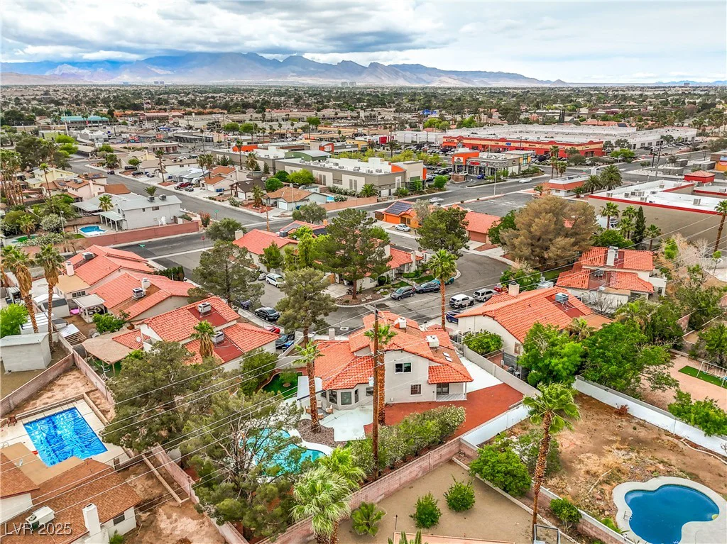 5757 Charles Holden, Las Vegas, NV 89103