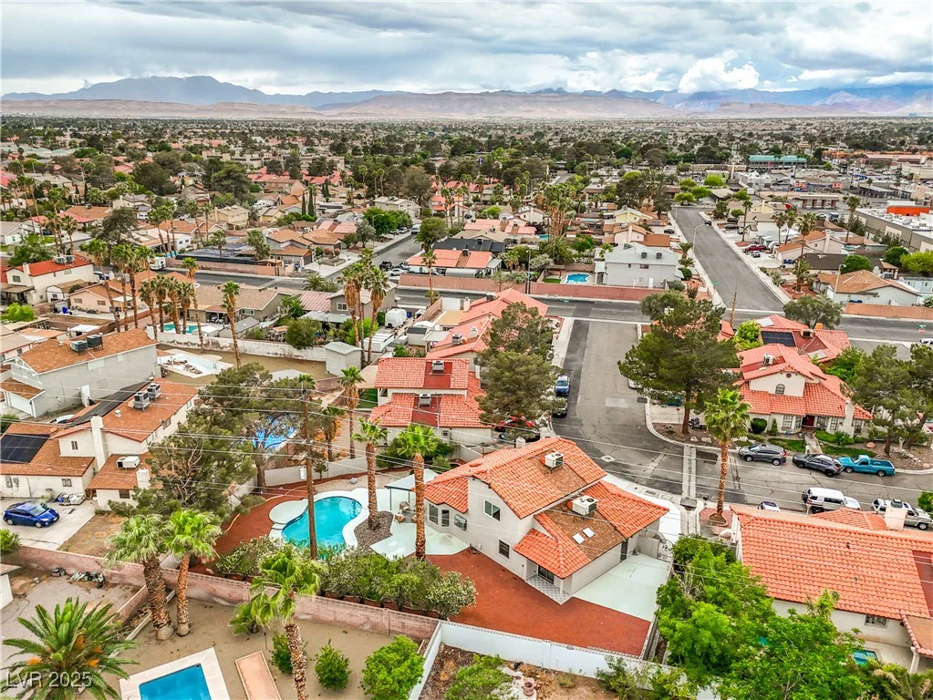 5757 Charles Holden, Las Vegas, NV 89103