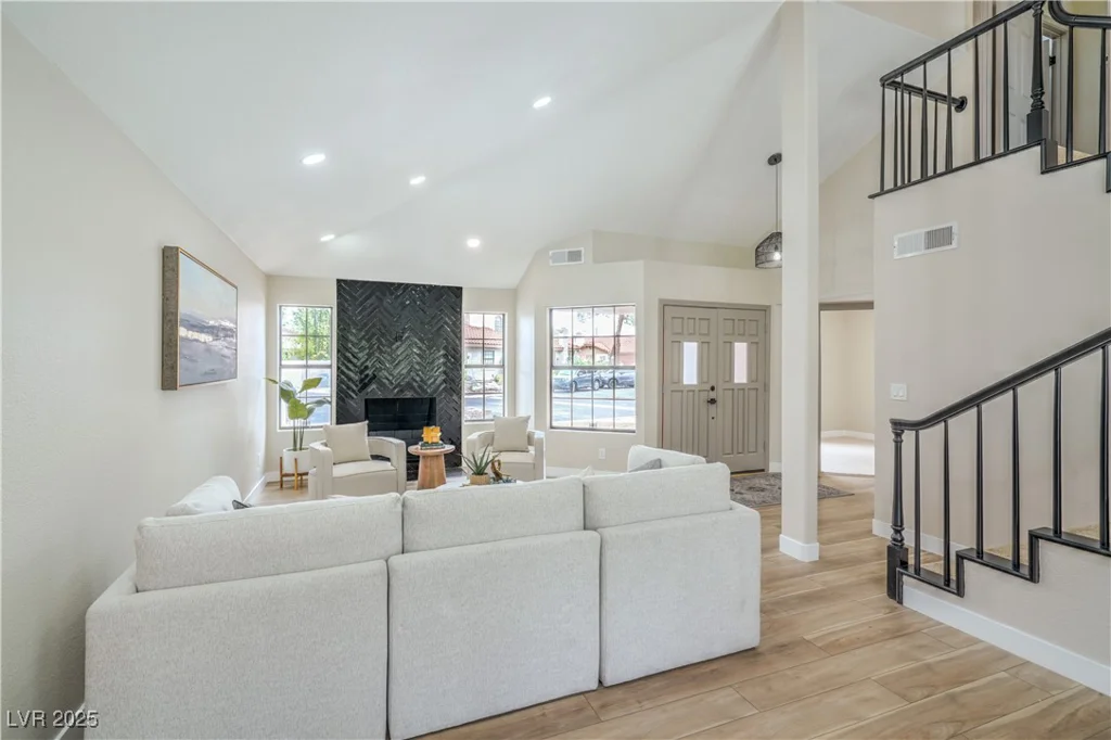 5757 Charles Holden, Las Vegas, NV 89103