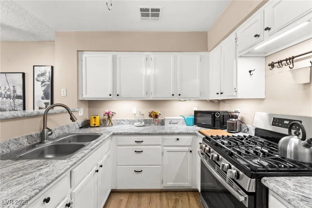 2040 Bavington, Las Vegas, NV 89108