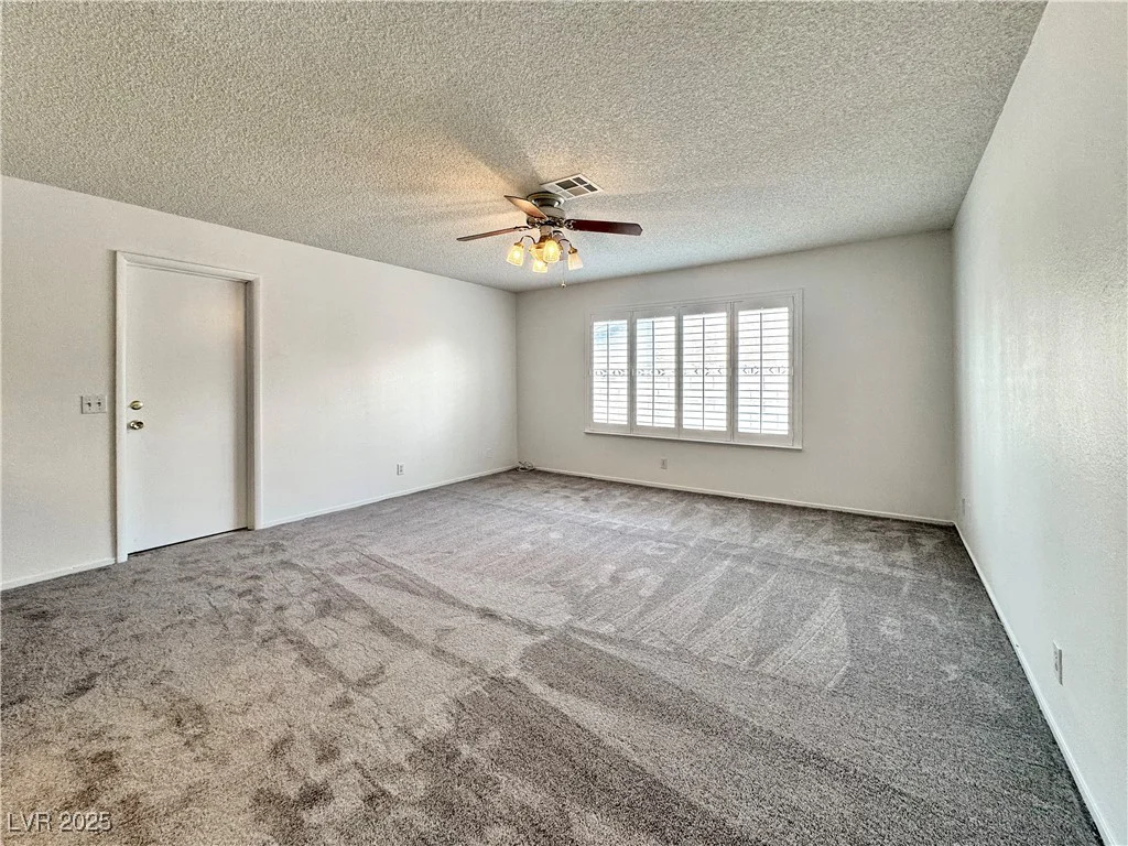 5460 Conville, Las Vegas, NV 89120