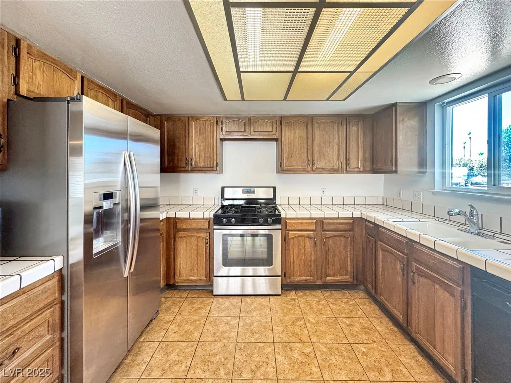 5460 Conville, Las Vegas, NV 89120