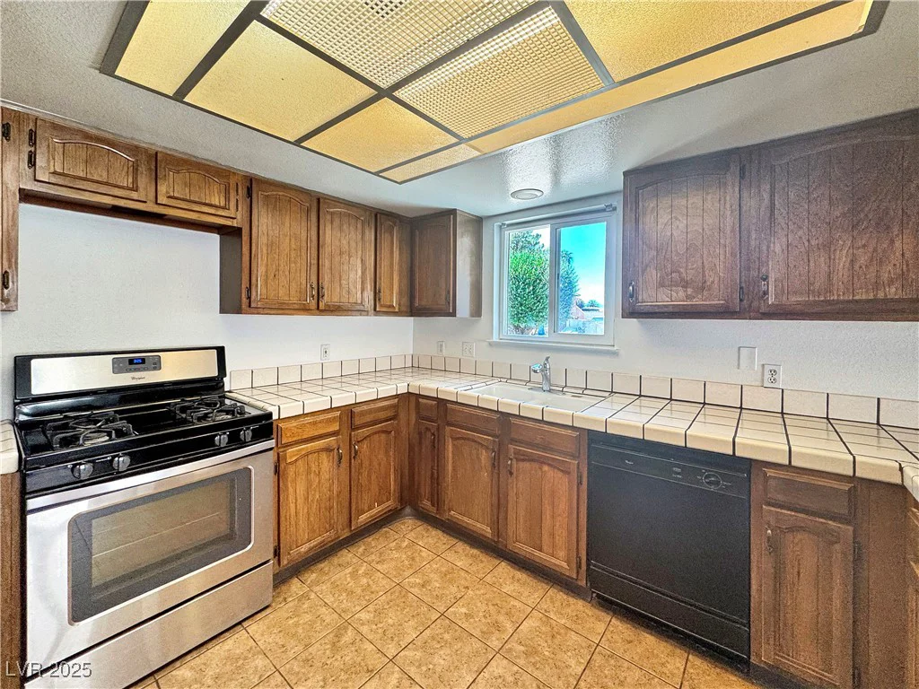 5460 Conville, Las Vegas, NV 89120