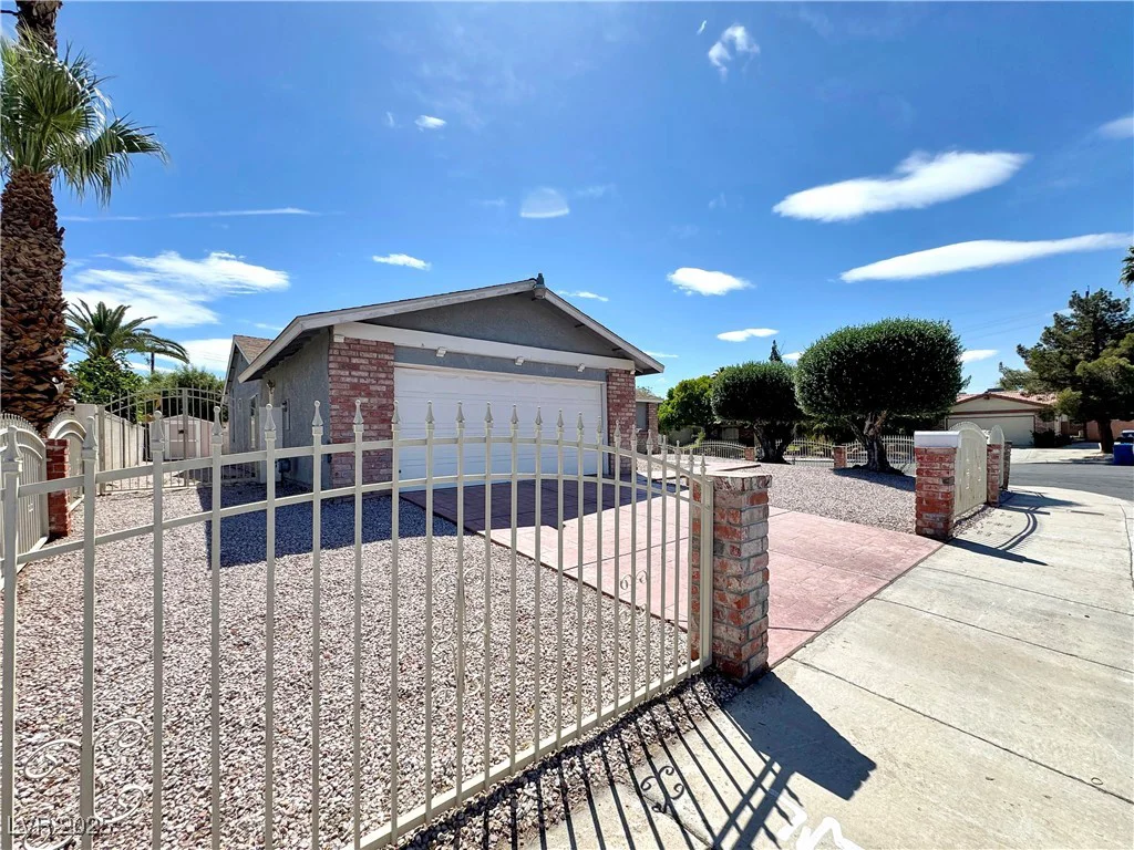 5460 Conville, Las Vegas, NV 89120