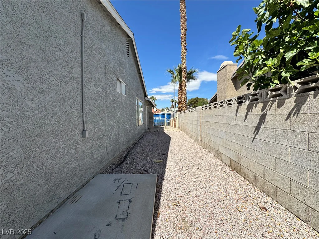 5460 Conville, Las Vegas, NV 89120