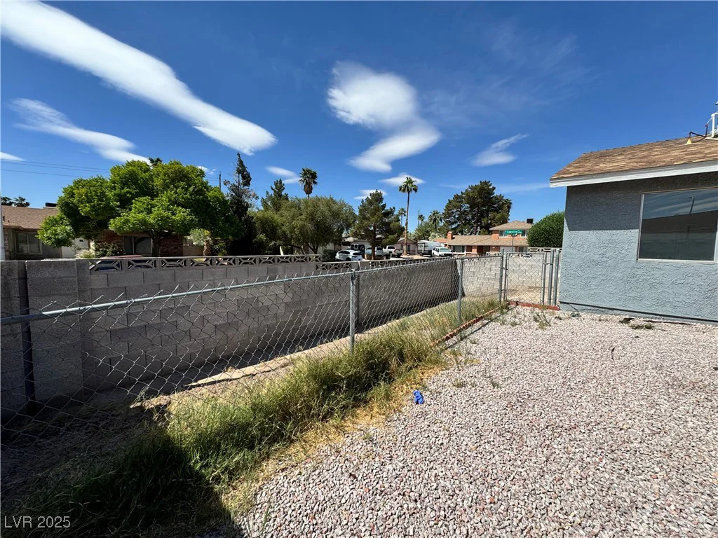 5460 Conville, Las Vegas, NV 89120