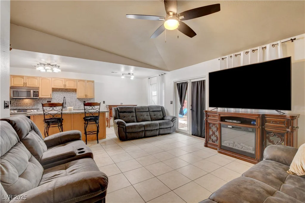 5220 Shasta Daisy, North Las Vegas, NV 89031
