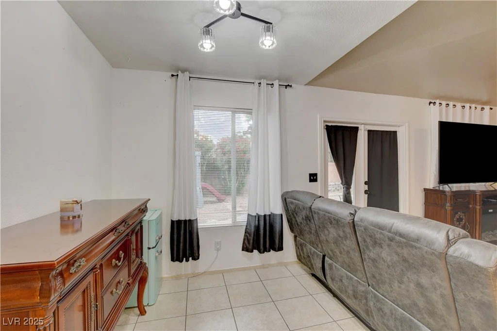 5220 Shasta Daisy, North Las Vegas, NV 89031