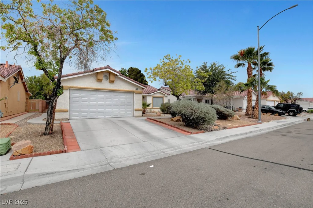 5220 Shasta Daisy, North Las Vegas, NV 89031