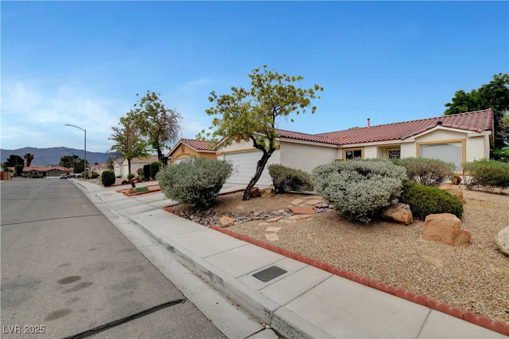 5220 Shasta Daisy, North Las Vegas, NV 89031