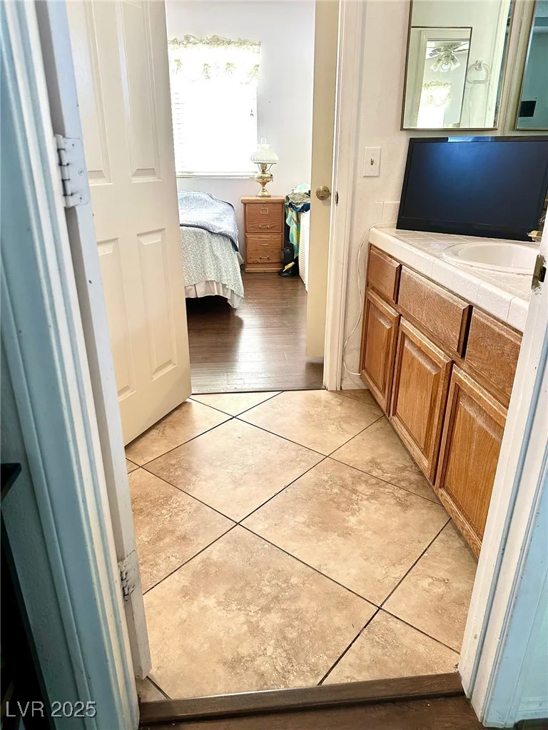 2817 Whispering Wind, Las Vegas, NV 89117