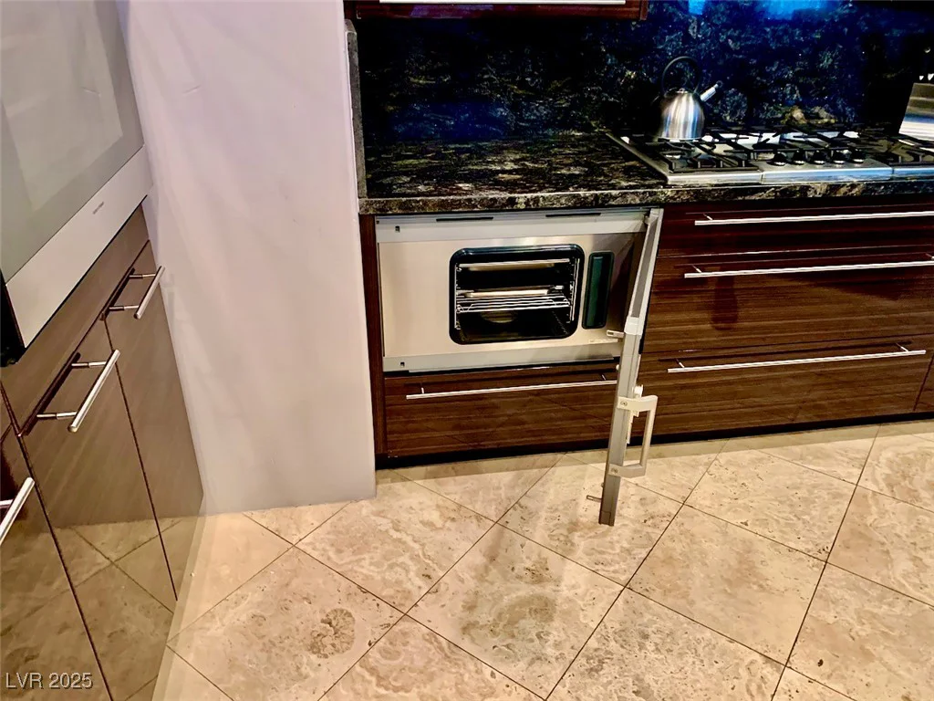 1915 Hazeltine, Henderson, NV 89074